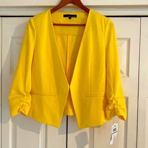 NWT! Amanda & Chelsea yellow 3/4 blazer. Size L